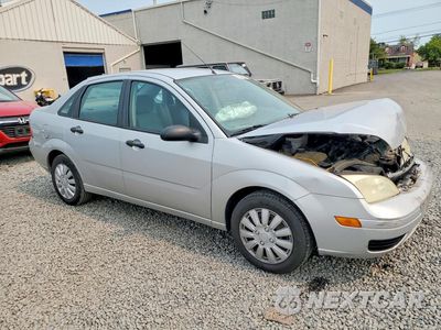Czwarte zdjęcie samochodu z boku: 2005 FORD FOCUS ZX4 VIN:1FAFP34N75W133720 - miniatura
