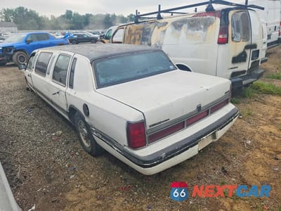 Drugie zdjęcie samochodu z przodu: 1995 LINCOLN TOWN CAR EXECUTIVE VIN:1LNLM81W9SY624754 - miniatura