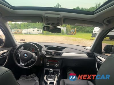 Zdjęcie 9 z 10 samochodu: 2014 BMW X1 XDRIVE28I VIN:WBAVL1C57EVY21727 - miniatura