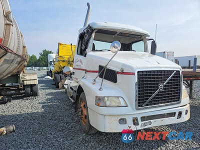 Czwarte zdjęcie samochodu z boku: 2012 VOLVO VN VNM VIN:4V4MC9DG7CN553535 - miniatura