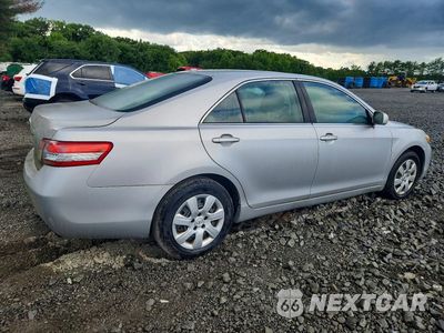 Trzecie zdjęcie samochodu z tyłu: 2010 TOYOTA CAMRY LE VIN:4T1BF3EK1AU023439 - miniatura