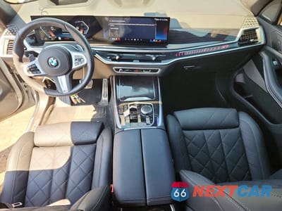 Zdjęcie 8 z 13 samochodu: 2025 BMW X7 XDRIVE40I VIN:5UX23EM06S9X20648 - miniatura