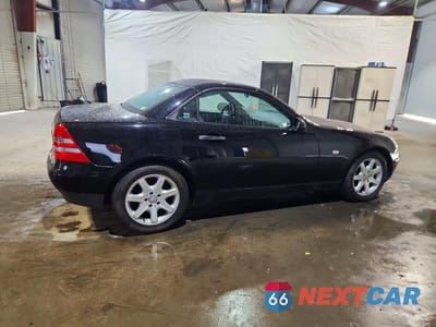 Trzecie zdjęcie samochodu z tyłu: 1998 MERCEDES-BENZ SLK 230 KOMPRESSOR VIN:WDBKK47F4WF029414 - miniatura
