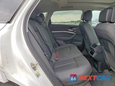 Zdjęcie 11 z 13 samochodu: 2021 AUDI E-TRON PREMIUM VIN:WA1AAAGE0MB010699 - miniatura