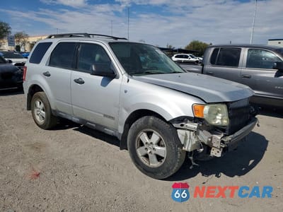 Czwarte zdjęcie samochodu z boku: 2008 FORD ESCAPE XLT VIN:1FMCU93158KE21718 - miniatura