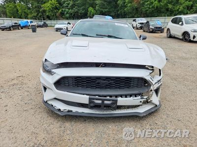 Piąte zdjęcie samochodu w środku: 2021 FORD MUSTANG VIN:1FA6P8TH1M5104551 - miniatura