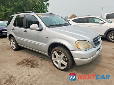 Czwarte zdjęcie samochodu z boku: 2001 MERCEDES-BENZ ML 430 VIN:4JGAB72E51A266346 - miniatura