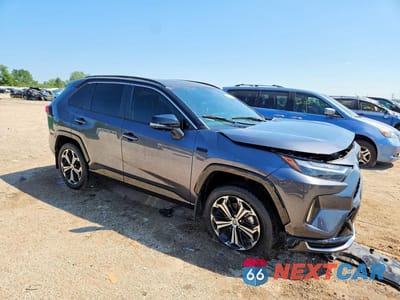 Czwarte zdjęcie samochodu z boku: 2023 TOYOTA RAV4 PRIME XSE VIN:JTMFB3FV0PD134163 - miniatura