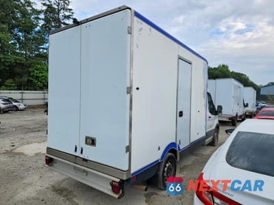 Trzecie zdjęcie samochodu z tyłu: 2022 FORD TRANSIT DELIVERY TRUCK VIN:1FDBW5Z84NKA20207 - miniatura