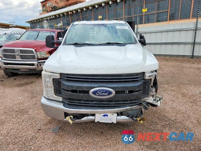 Piąte zdjęcie samochodu w środku: 2017 FORD F350 SUPER DUTY VIN:1FDRF3G61HEE06350 - miniatura