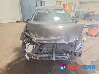 Piąte zdjęcie samochodu w środku: 2016 TOYOTA PRIUS C FOUR VIN:JTDKDTB3XG1115859 - miniatura