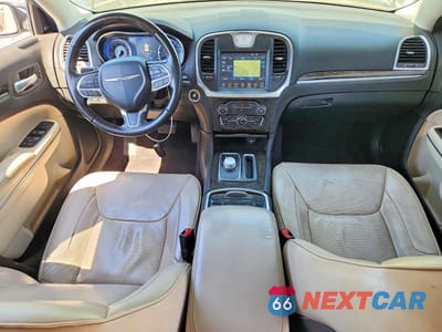 Zdjęcie 8 z 12 samochodu: 2017 CHRYSLER 300C VIN:2C3CCAEG6HH580043 - miniatura