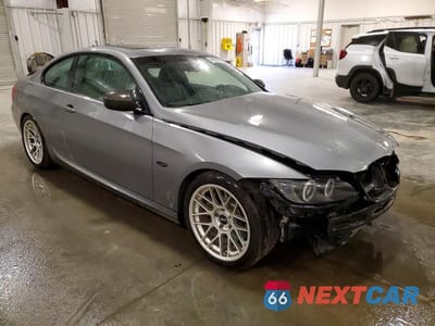 Czwarte zdjęcie samochodu z boku: 2010 BMW 335 I VIN:WBAWB7C51AP048374 - miniatura