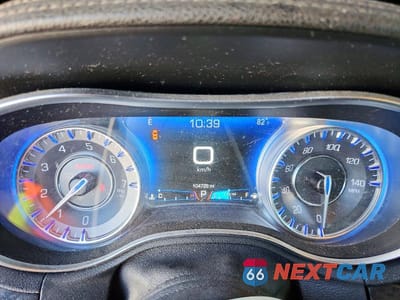 Zdjęcie 9 z 12 samochodu: 2017 CHRYSLER 300C VIN:2C3CCAKG0HH566613 - miniatura