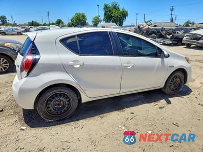 Trzecie zdjęcie samochodu z tyłu: 2016 TOYOTA PRIUS C ONE VIN:JTDKDTB36G1127166 - miniatura