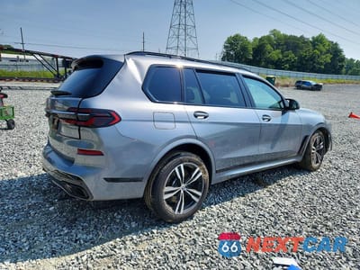 Trzecie zdjęcie samochodu z tyłu: 2023 BMW X7 M60I VIN:5UX33EM05P9N64033 - miniatura