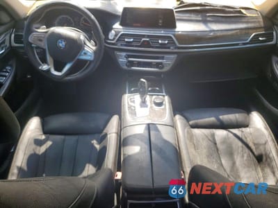 Zdjęcie 8 z 12 samochodu: 2017 BMW 740 I VIN:WBA7E2C55HG740100 - miniatura