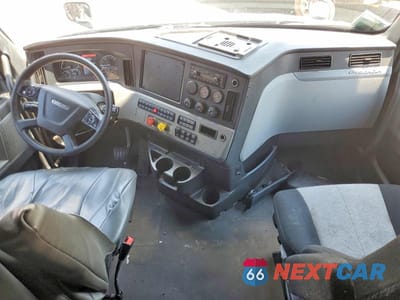 Zdjęcie 8 z 14 samochodu: 2019 FREIGHTLINER CASCADIA 126 SEMI TRUCK VIN:3AKJHHDR6KSKB5185 - miniatura