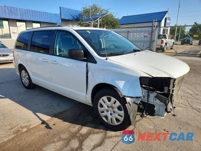 Czwarte zdjęcie samochodu z boku: 2018 DODGE GRAND CARAVAN SE VIN:2C4RDGBG5JR135447 - miniatura