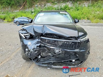 Piąte zdjęcie samochodu w środku: 2024 VOLVO XC40 ULTIMATE VIN:YV4L12UM8R2379914 - miniatura