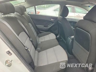 Zdjęcie 10 z 13 samochodu: 2018 KIA FORTE S VIN:3KPFL4A75JE212020 - miniatura