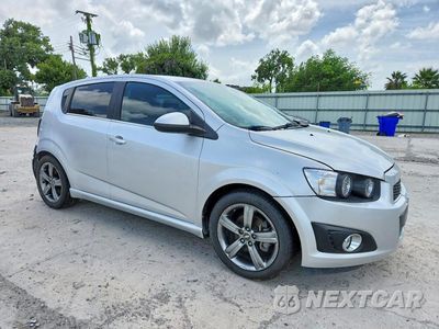 Czwarte zdjęcie samochodu z boku: 2014 CHEVROLET SONIC RS VIN:1G1JG6SB4E4140756 - miniatura
