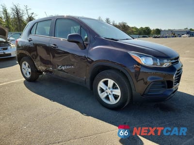 Czwarte zdjęcie samochodu z boku: 2021 CHEVROLET TRAX LS VIN:KL7CJNSB9MB341068 - miniatura