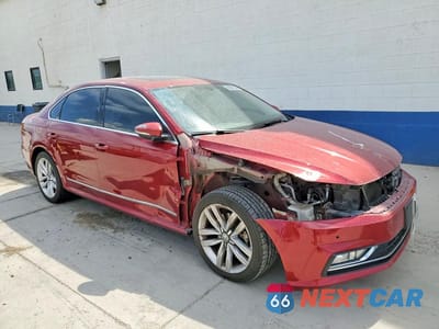 Czwarte zdjęcie samochodu z boku: 2017 VOLKSWAGEN PASSAT SE VIN:1VWGT7A33HC025800 - miniatura