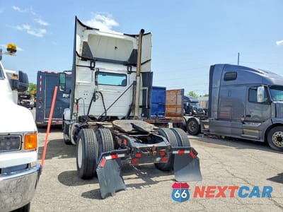 Trzecie zdjęcie samochodu z tyłu: 2017 VOLVO VN VNL VIN:4V4N39TG5HN987997 - miniatura