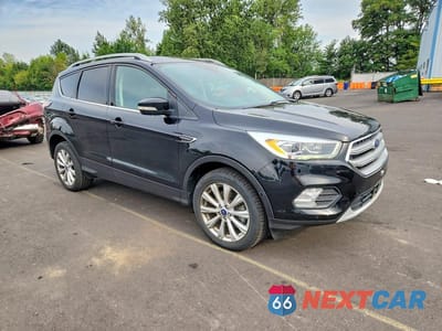 Czwarte zdjęcie samochodu z boku: 2017 FORD ESCAPE TITANIUM VIN:1FMCU9JD0HUB08223 - miniatura