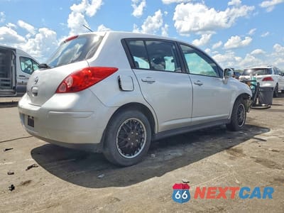 Trzecie zdjęcie samochodu z tyłu: 2011 NISSAN VERSA 1.8 S VIN:3N1BC1CP0BL396048 - miniatura