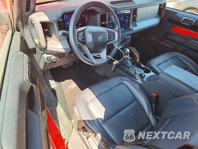 Zdjęcie 8 z 12 samochodu: 2024 FORD BRONCO BADLANDS VIN:1FMDE9AP5RLA55666 - miniatura
