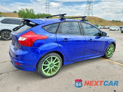 Trzecie zdjęcie samochodu z tyłu: 2014 FORD FOCUS ST VIN:1FADP3L98EL147641 - miniatura