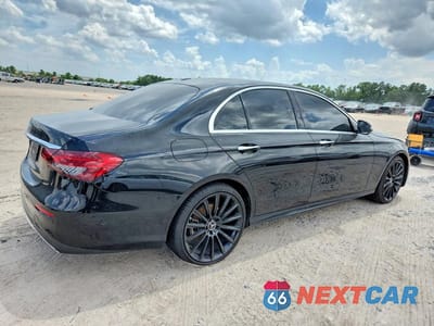 Trzecie zdjęcie samochodu z tyłu: 2022 MERCEDES-BENZ E 350 VIN:W1KZF8DB7NB086232 - miniatura