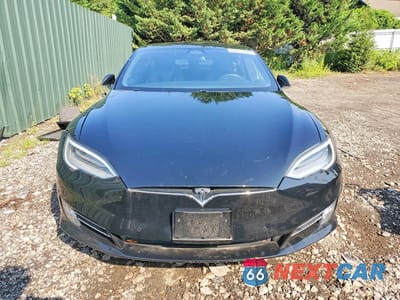 Piąte zdjęcie samochodu w środku: 2021 TESLA MODEL S VIN:5YJSA1E24MF426237 - miniatura