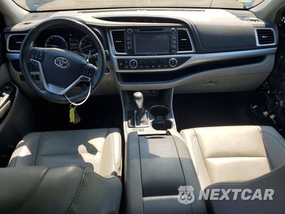 Zdjęcie 8 z 13 samochodu: 2019 TOYOTA HIGHLANDER XLE VIN:5TDKZRFHXKS368556 - miniatura