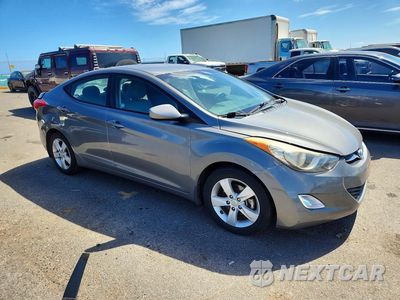 Czwarte zdjęcie samochodu z boku: 2013 HYUNDAI ELANTRA GLS VIN:5NPDH4AE9DH411479 - miniatura