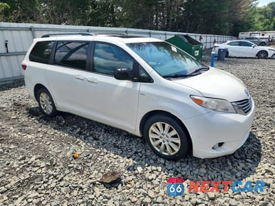 Czwarte zdjęcie samochodu z boku: 2017 TOYOTA SIENNA XLE 7-PASSENGER VIN:5TDDZ3DC7HS176730 - miniatura