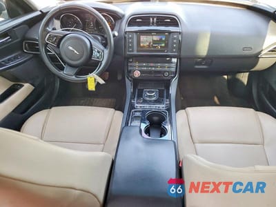 Zdjęcie 8 z 12 samochodu: 2017 JAGUAR XE VIN:SAJAR4BG7HA960208 - miniatura