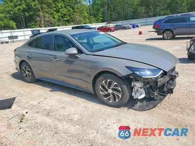 Czwarte zdjęcie samochodu z boku: 2021 HYUNDAI SONATA HYBRID BLUE VIN:KMHL24JJ0MA035509 - miniatura