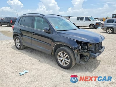 Czwarte zdjęcie samochodu z boku: 2017 VOLKSWAGEN TIGUAN S VIN:WVGAV7AX0HW510945 - miniatura