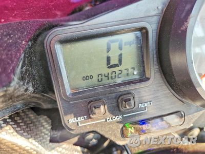 Zdjęcie 13 z 18 samochodu: 2000 YAMAHA YZFR6 L VIN:JYARJ04E6YA009958 - miniatura