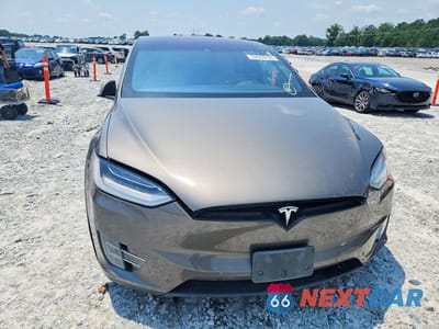 Piąte zdjęcie samochodu w środku: 2016 TESLA MODEL X VIN:5YJXCAE47GFS00618 - miniatura