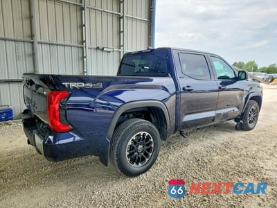 Trzecie zdjęcie samochodu z tyłu: 2022 TOYOTA TUNDRA SR5 VIN:5TFLA5DB4NX044858 - miniatura