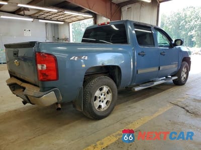 Trzecie zdjęcie samochodu z tyłu: 2011 CHEVROLET SILVERADO K1500 LT VIN:3GCPKSE36BG378085 - miniatura