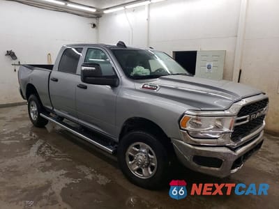 Czwarte zdjęcie samochodu z boku: 2024 RAM 2500 TRADESMAN VIN:3C6UR5CJ7RG115834 - miniatura