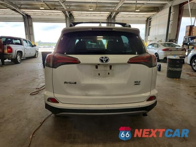 Zdjęcie 6 z 13 samochodu: 2018 TOYOTA RAV4 XLE VIN:2T3RFREV6JW721242 - miniatura