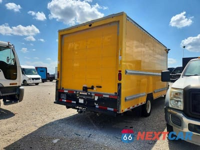 Czwarte zdjęcie samochodu z boku: 2022 GMC SAVANA BOX TRUCK VIN:7GZ37TC76NN002562 - miniatura