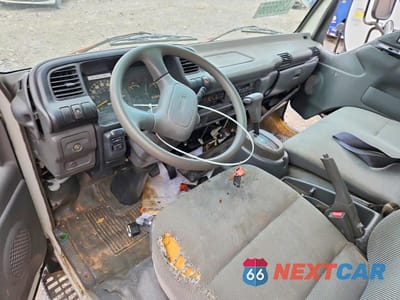 Zdjęcie 8 z 13 samochodu: 2004 ISUZU NPR VIN:4KLB4B1U24J802947 - miniatura