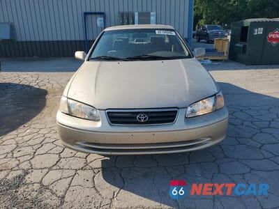 Piąte zdjęcie samochodu w środku: 2001 TOYOTA CAMRY LE VIN:4T1BG22K91U028948 - miniatura